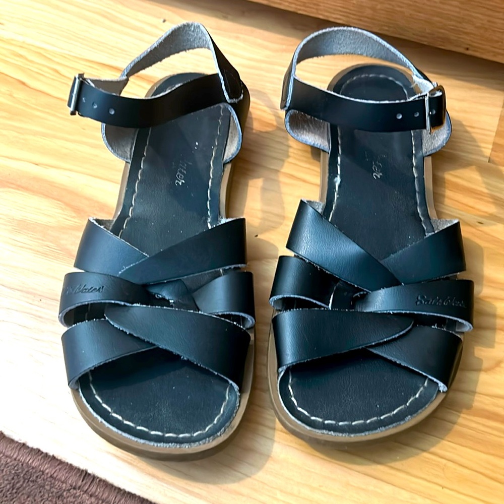 Comfy and cute Saltwater sandals